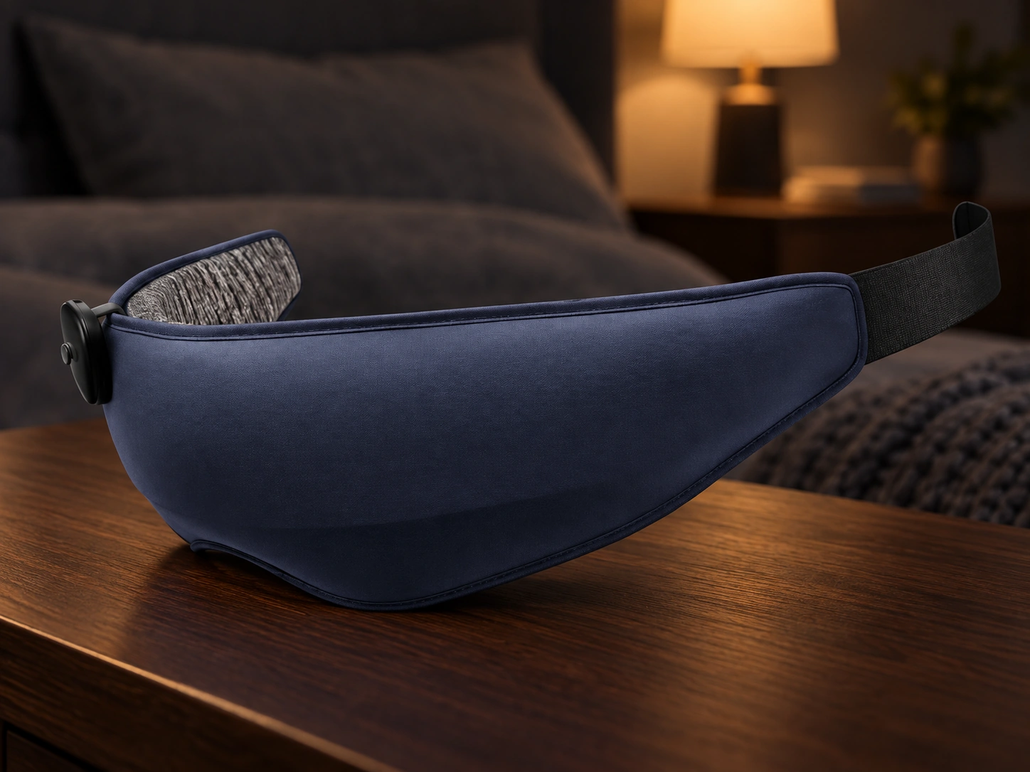 Anshui Meditation Eye Mask: Dim bedroom