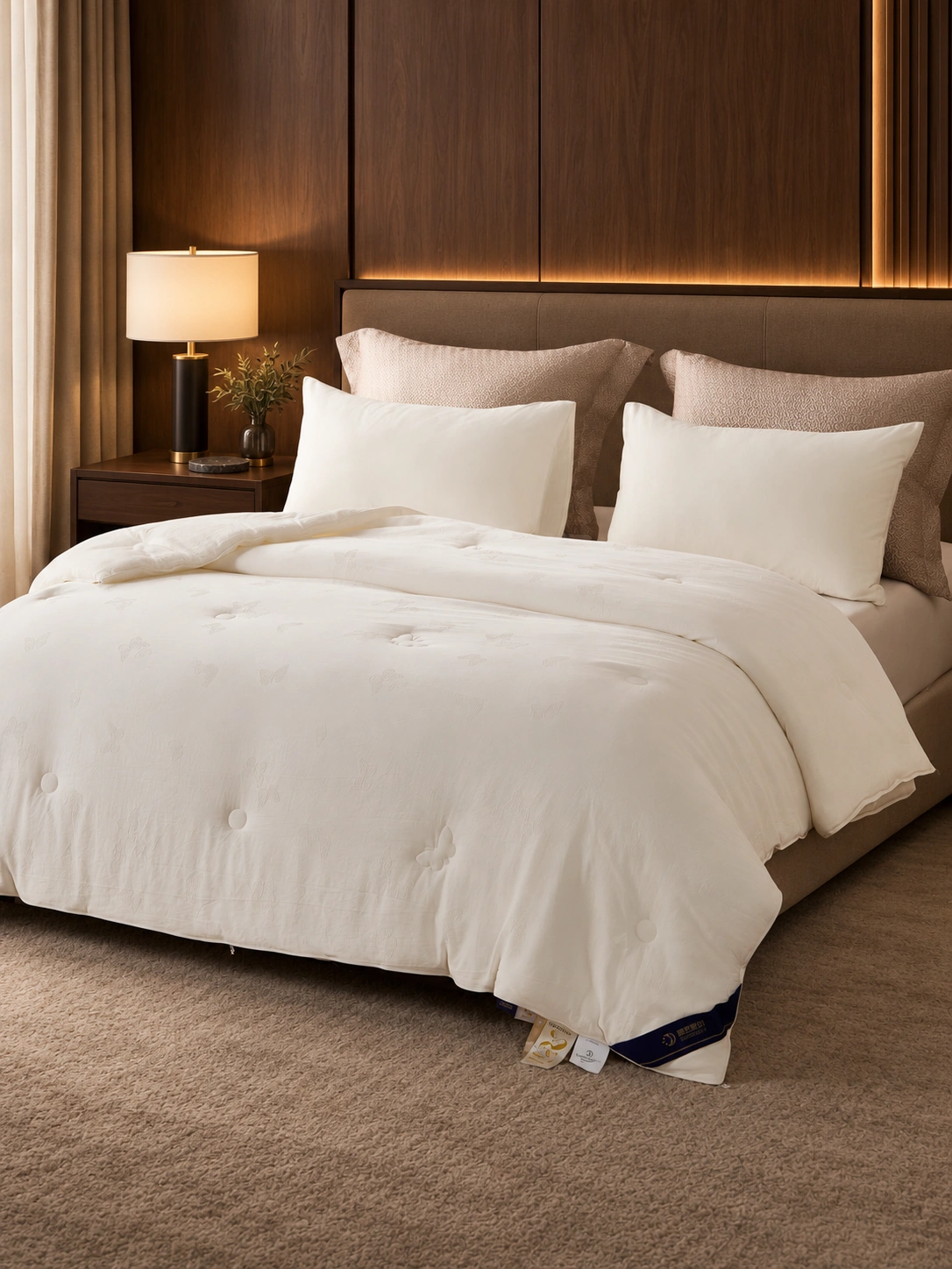 Fuguang Tian Can Spring/Autumn Quilt: Walnut hotel suite