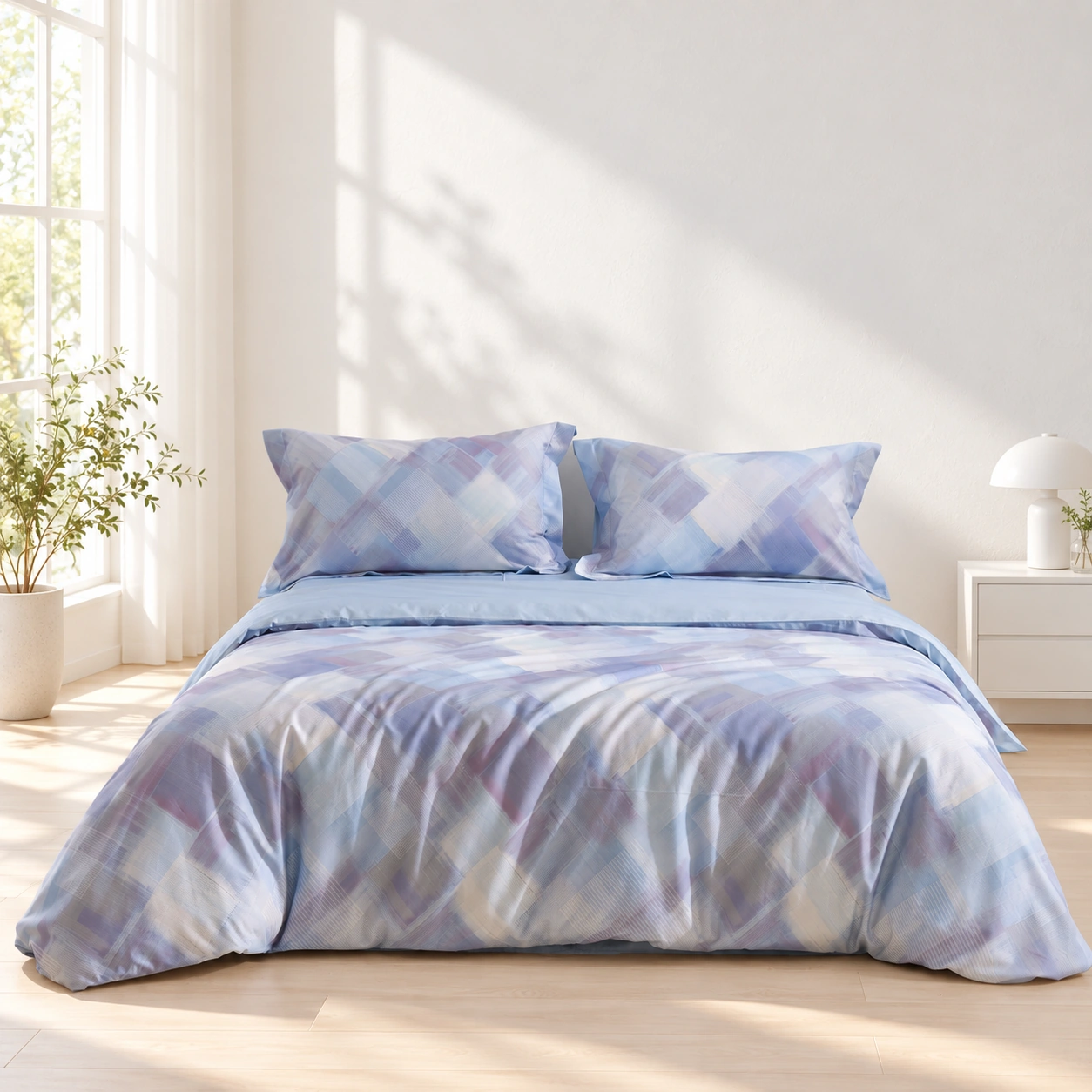 Qianlan Geyun Four-Piece Bedding Set: Bright bedroom