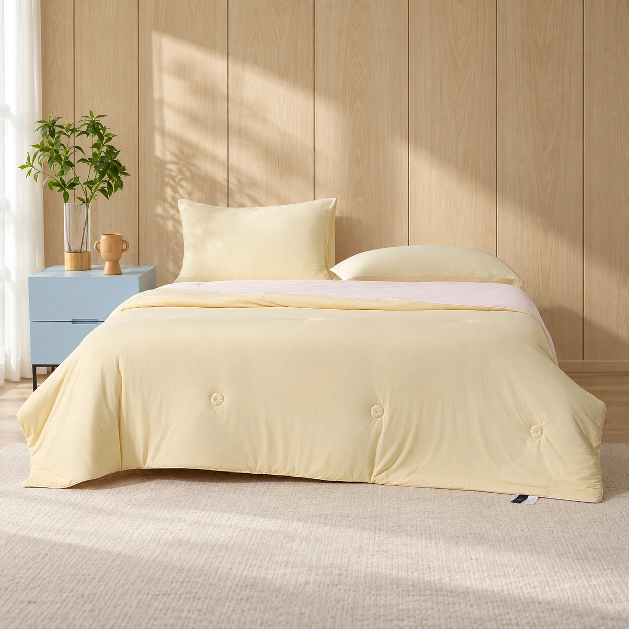Sou Xiaoliang Summer Quilt: Scene illustration · Oak paneled bedroom