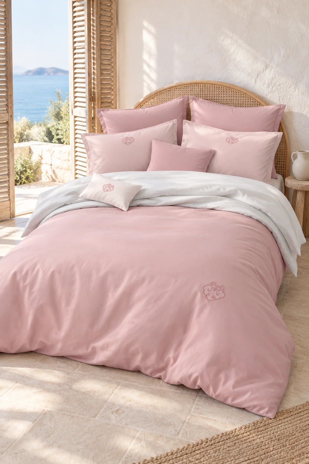 Suisui Ruyi Four-Piece Bedding Set: Coastal guest bedroom