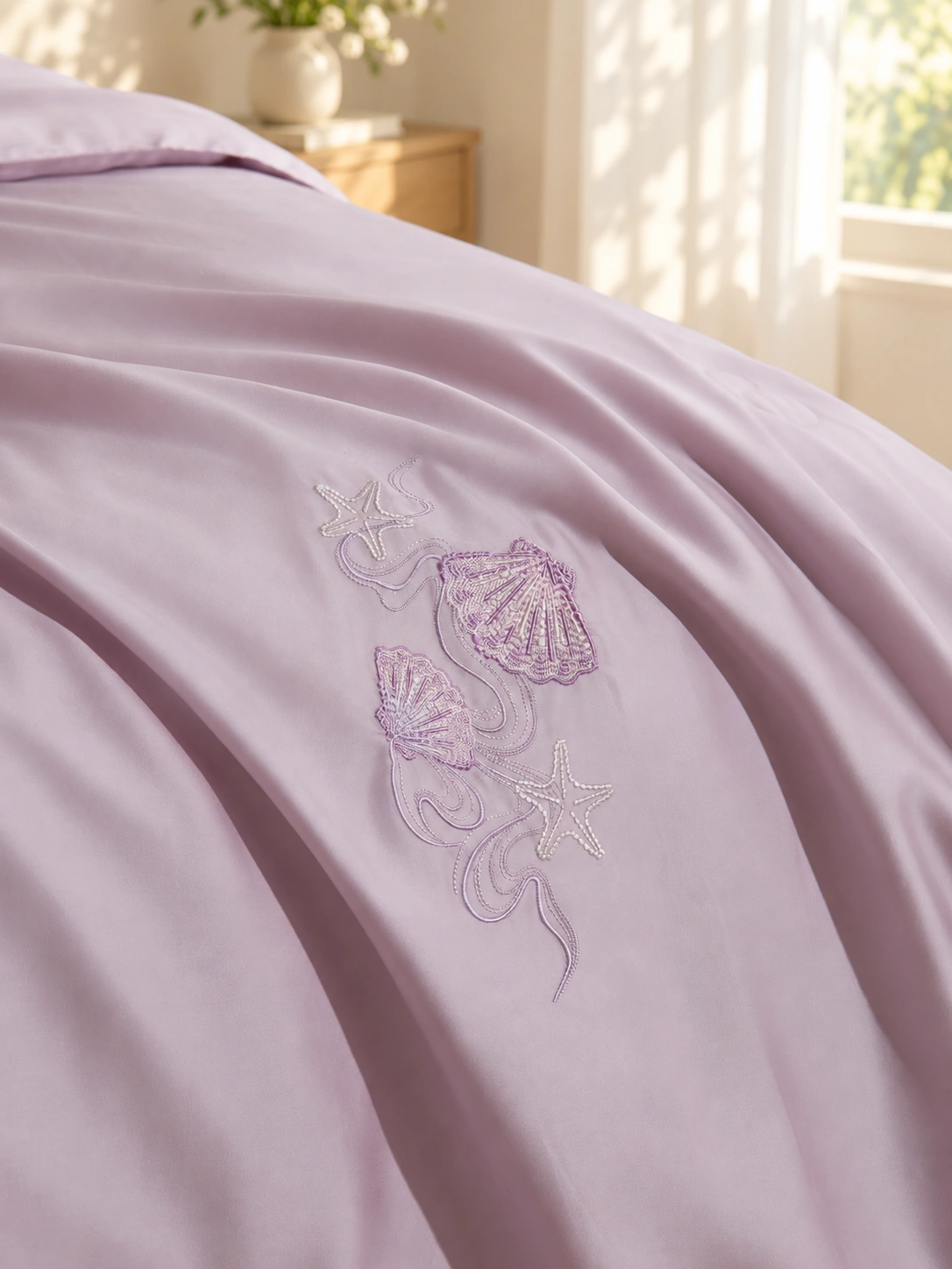 Xingchen Shatan Canbao Summer Quilt: Daylight bedroom by a window