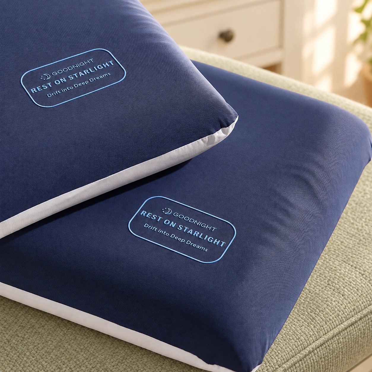 Xingkong Washable Silicone Pillow: Guest bedroom bench