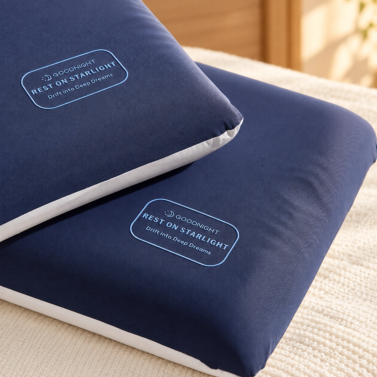 Xingkong Washable Silicone Pillow: Bedroom linen-bench closeup