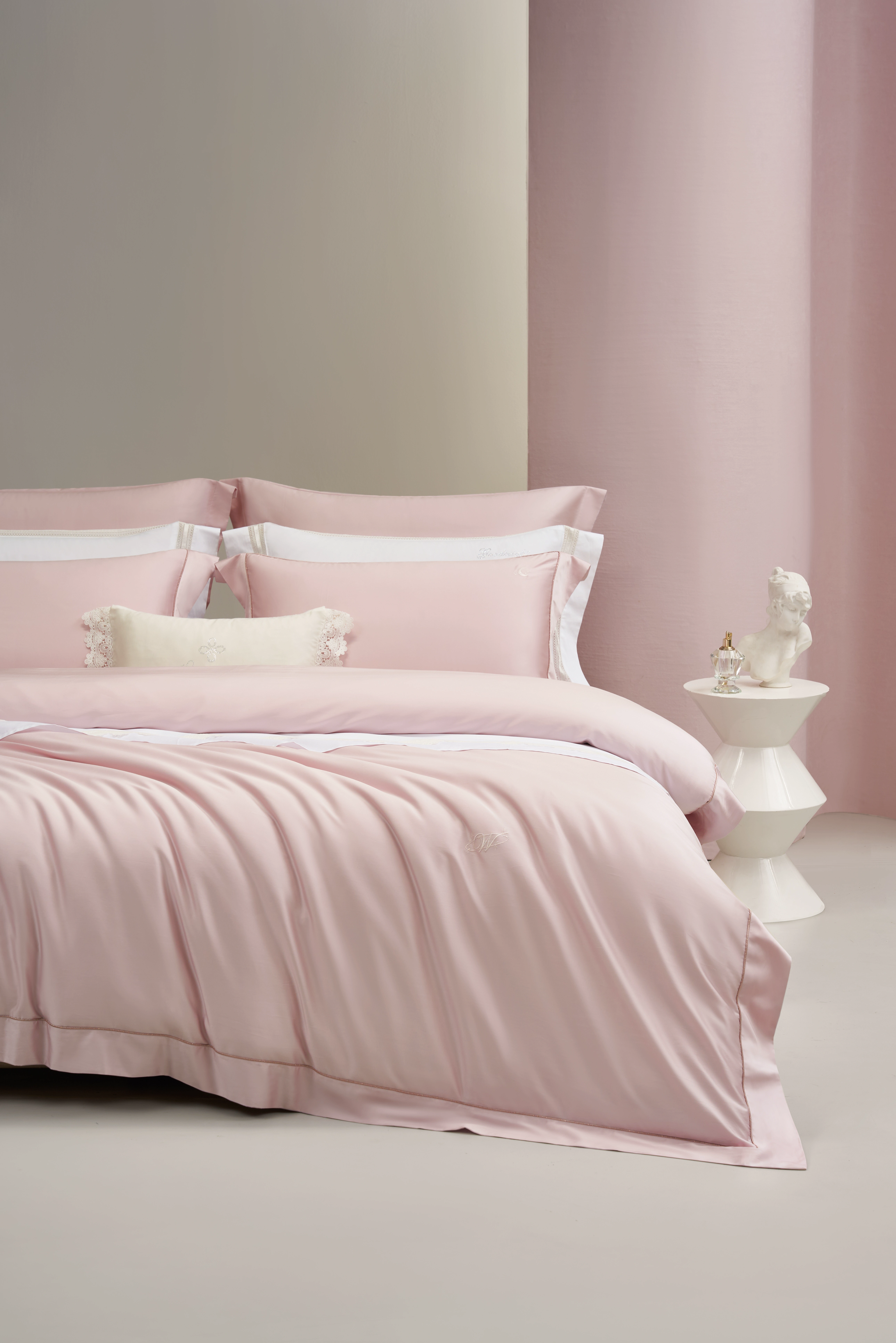 Fanxing Four-Piece Bedding Set: pale lotus purple bedspread and embroidery